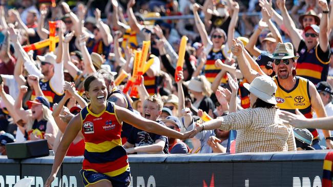 Danielle Ponter celebrates with the crowd after kicking the sealer.