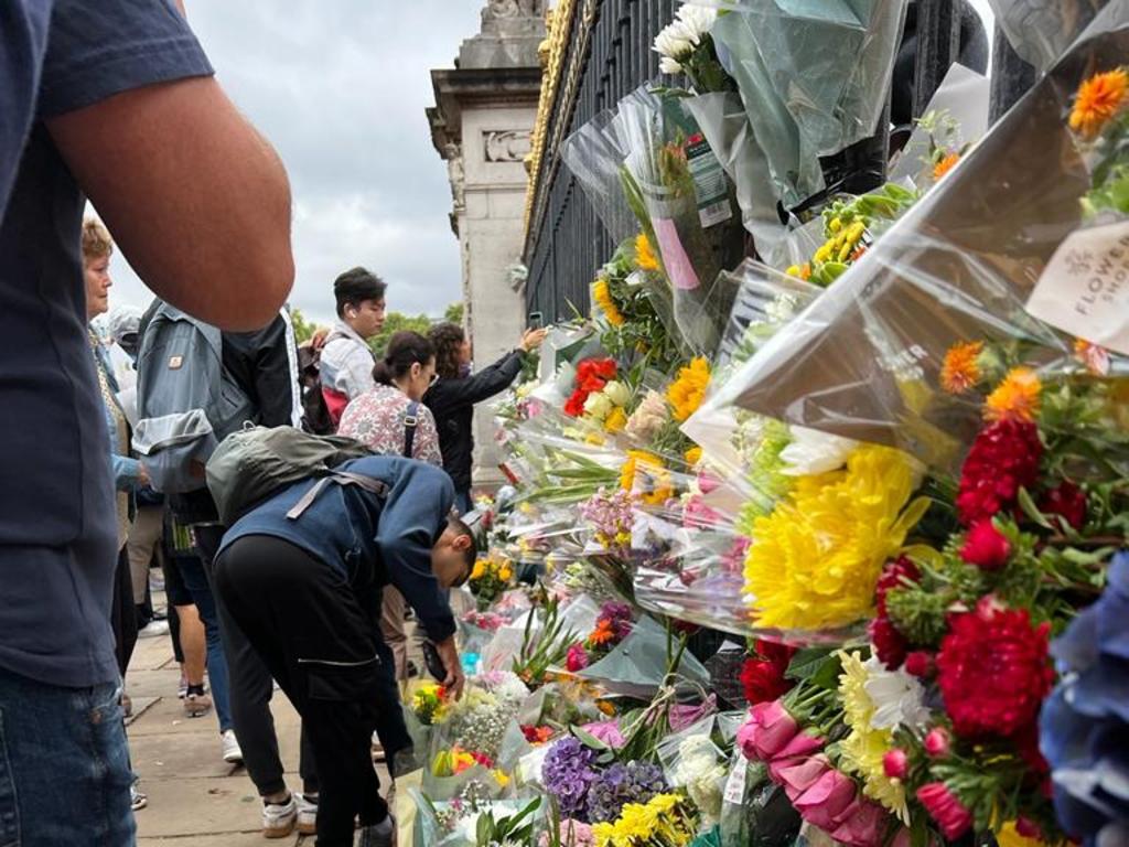 Mourners gather outside Buckingham Palace. Picture: Danielle Gusmaroli.