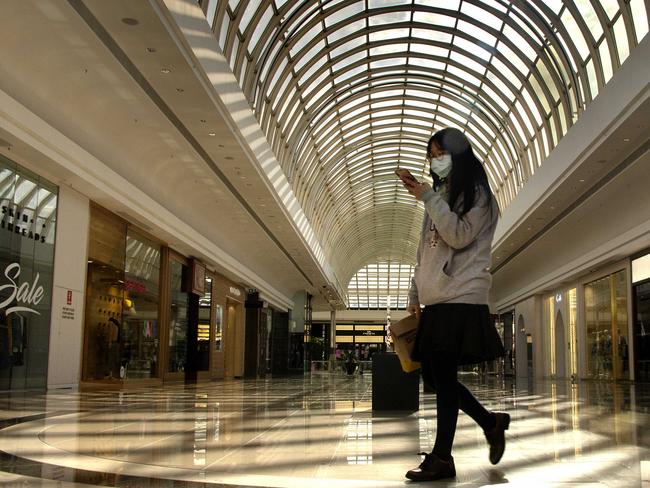 04/08/2020: Chadstone shopping centre is almost deserted as Melbourne retail stores prepare to close for 6 weeks.  Picture: David Geraghty