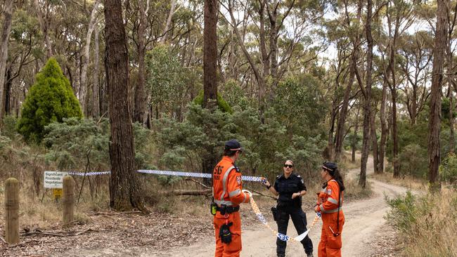 Police are setting up a crime scene as the search for missing mum Samantha Murphy continues. Picture: NCA NewsWire / Diego Fedele