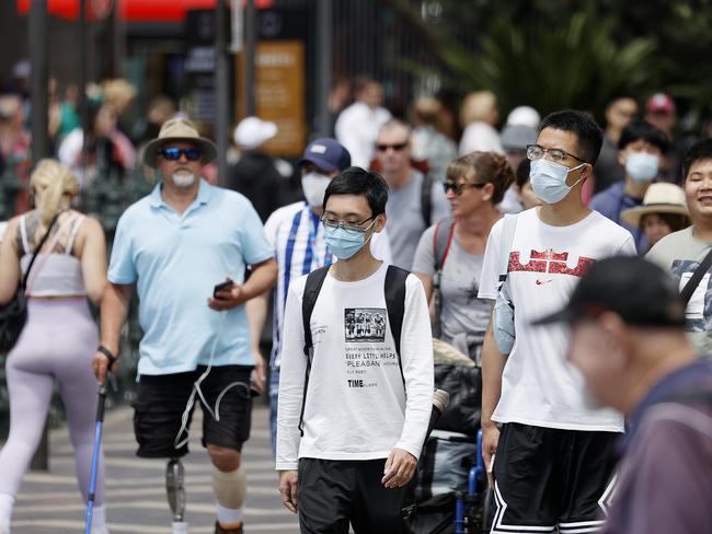 SYDNEY, AUSTRALIA - NewsWire photos NOVEMBER 21, 2022: People are seen wearing masks and choosing not to wear them at Circular Quay in Sydney. Picture: NCA NewsWire / Dylan Coker