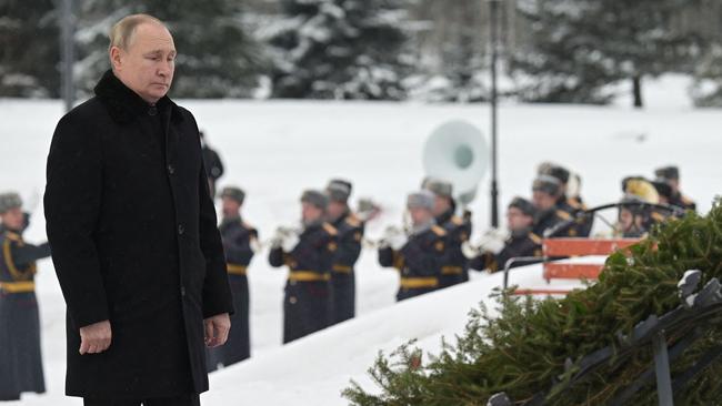 Vladimir Putin lays flowers at the Piskaryovskoye Memorial Cemetery to mark the 78th anniversary since the Leningrad siege was lifted. Picture: AFP.