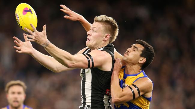 Jordan De Goey marks in front of West Coast’s Tom Cole in the qualifying final. Picture: Michael Klein