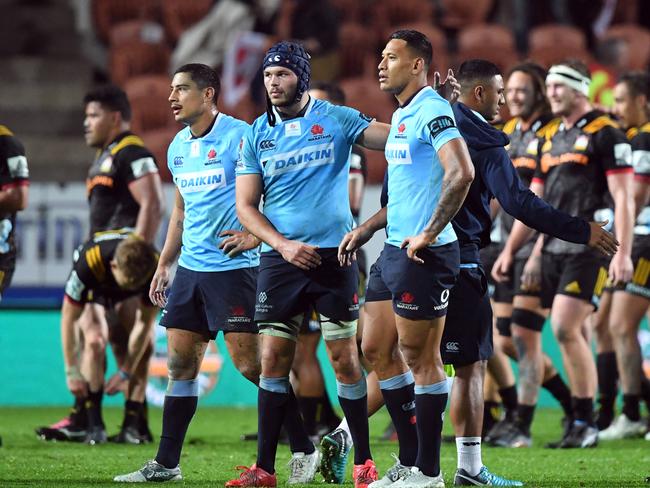 Michael Wells of the Waratahs (left) and Israel Folau after their loss to the Waratahs in the Super Rugby match between the Waratahs and the Chiefs at Waikato Stadium in Hamilton, New Zealand, May 26, 2018.  (AAP Image/SNPA, Ross Setford) NO ARCHIVING, EDITORIAL USE ONLY