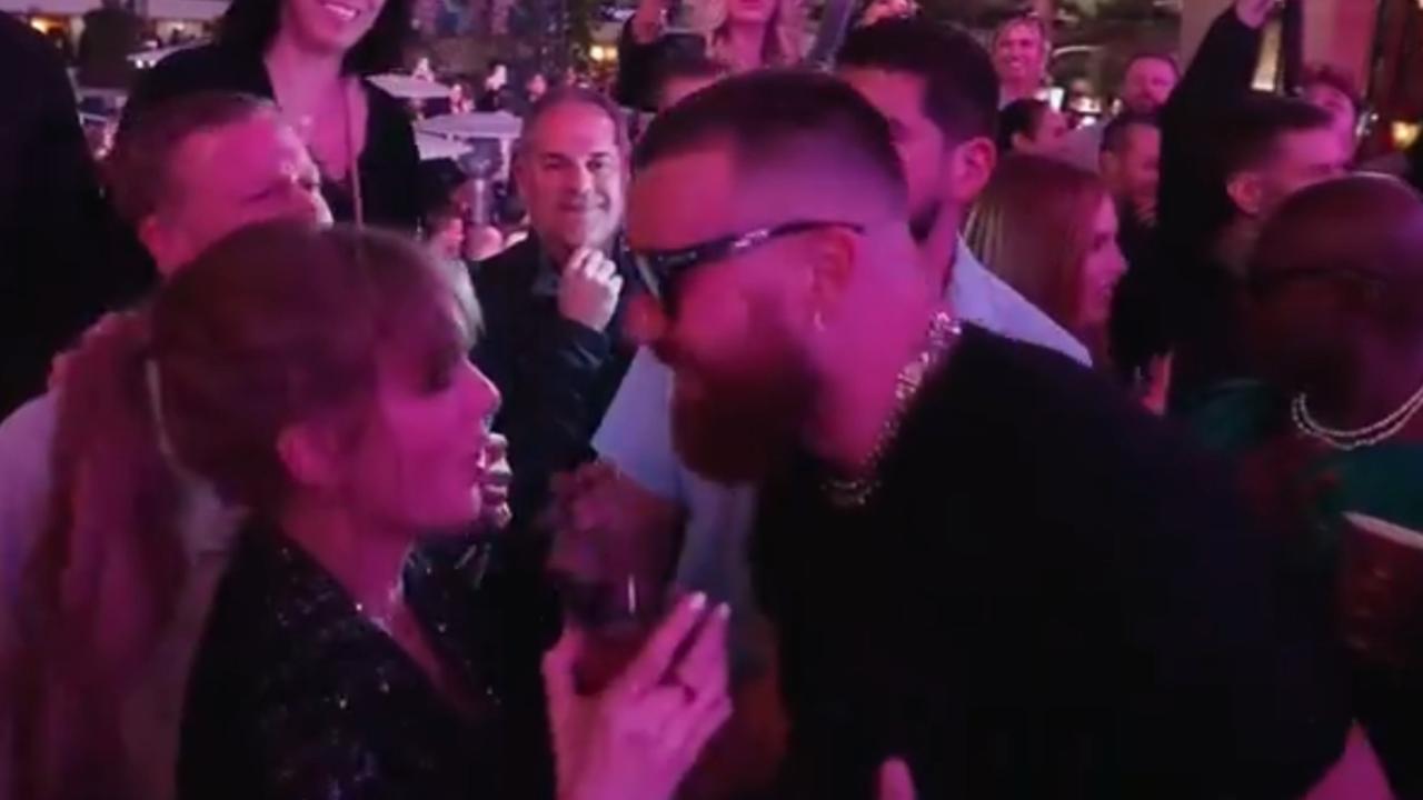 Taylor Swift and Travis singing to each other. Picture: X