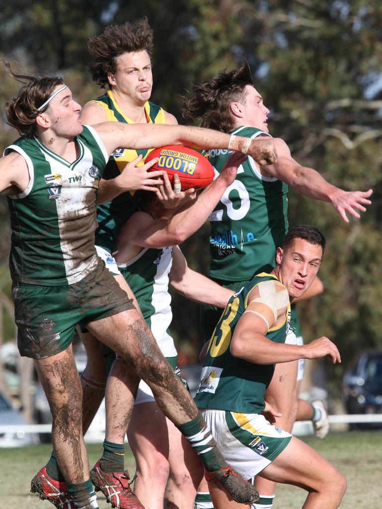 Bell Park Versus Leopold Pictures | Geelong Advertiser