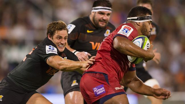 Taniela Tupou proves a handful for the Jaguares defence.