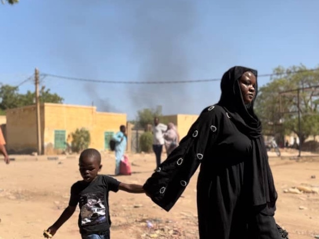 Children and families flee by foot from Wad Madani, Al Jazirah state following the recent clashes.   Fighting broke out in the morning of 15 December between the two warring parties in the outskirts of Wad Madani located in Al Jazirah State 136 km southeast of the capital Khartoum. Given the escalating situation, more and more affected households are expected to be displaced and flow into neighbouring areas such as Gedaref, White Nile, Kassala, and Sennar.  No place to call home: The harsh reality of children and families displaced from Gezira - for the second time. https://www.unicef.org/sudan/stories/no-place-call-home  Picture: UNICEF