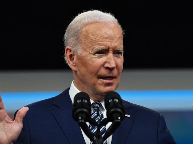 US President Joe Biden announces that the United States will be releasing a record amount of oil from the US strategic oil reserves to help bring down the cost of oil in the South Court Auditorium, next to the White House, in Washington, DC, on March 31, 2022. - The measure will dump a million barrels of US government oil a day for six months onto the overheated global market in hopes of dampening inflationary shockwaves ripping through the American economy. (Photo by Nicholas Kamm / AFP)