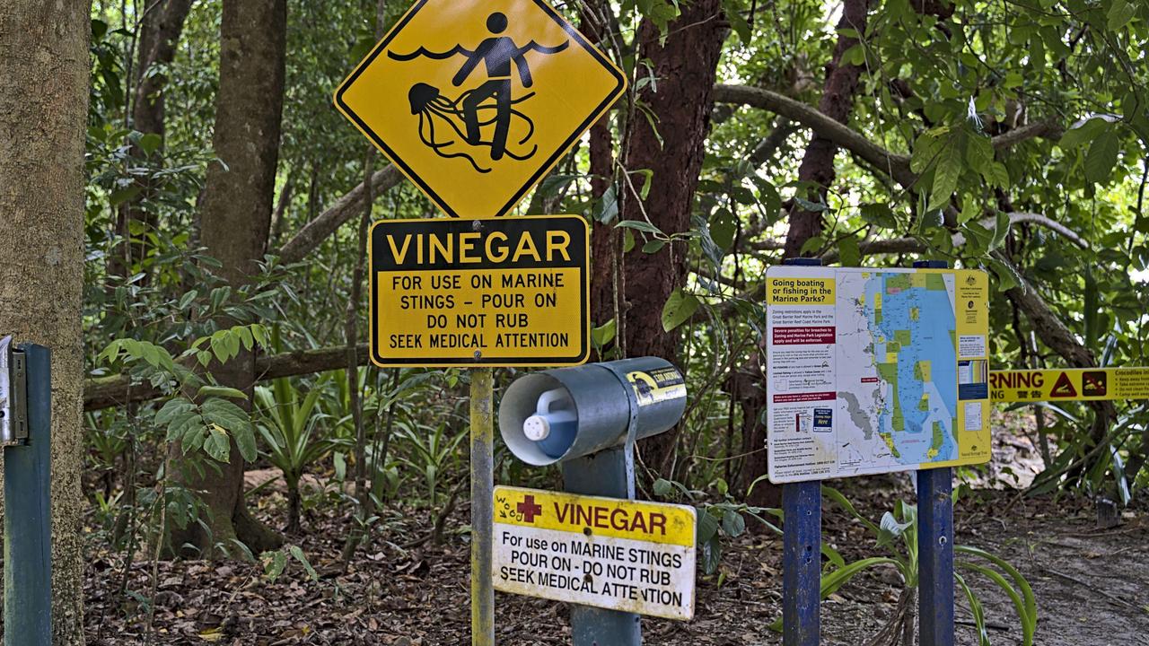 Stinger warning sign and advises near Cape Tribulation. Picture: Alamy
