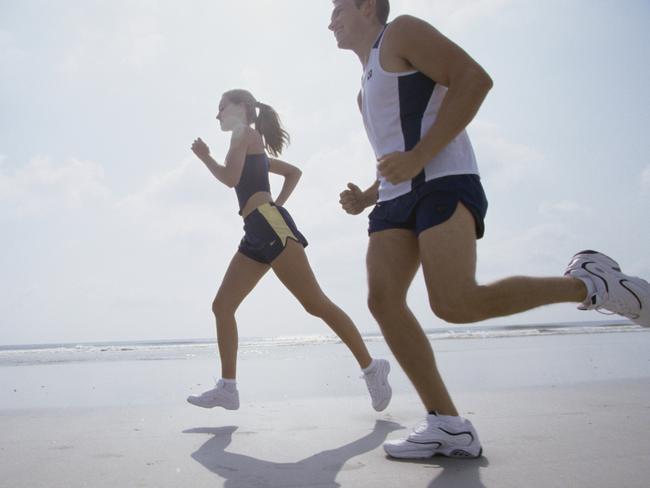 Find a gym buddy or exercise buddy to ensure you stick to your fitness resolution heading into 2016. For Cairns Eye.