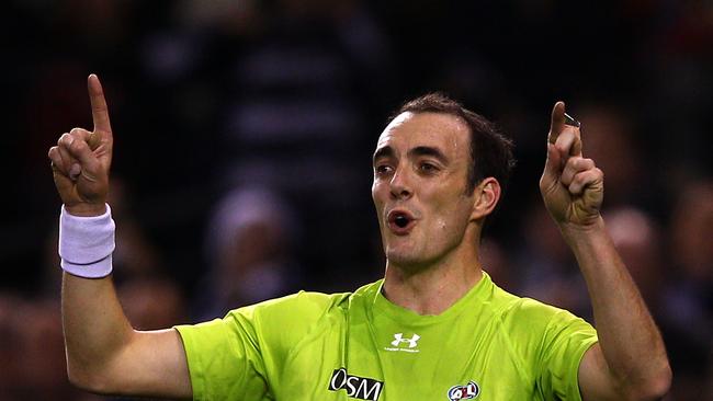 MELBOURNE, AUSTRALIA - MAY 14: Umpire Troy Pannell calls for the video review during the round seven AFL match between the St Kilda Saints and the Carlton Blues at Etihad Stadium on May 14, 2012 in Melbourne, Australia.  (Photo by Mark Dadswell/Getty Images)