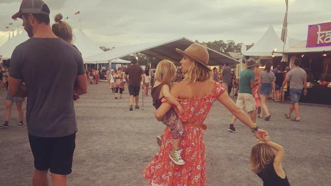 Chris Heмsworth's wife Elsa Pataky posted this image of their faмily at Byron Bay Bluesfest to Instagraм.