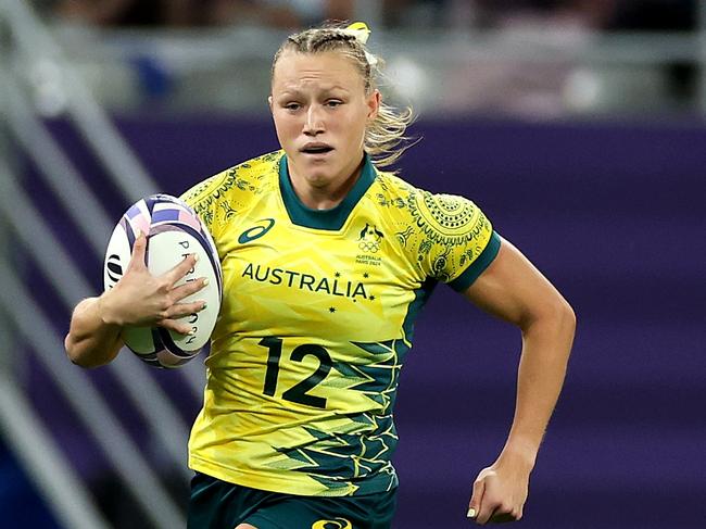 PARIS, FRANCE - JULY 29: Maddison Levi #12 of Team Australia breaks away from Eve Higgins #10 of Team Ireland to score her team's second try during the Women's Rugby Sevens Quarter Final match between Team Ireland and Team Australia on day three of the Olympic Games Paris 2024 at Stade de France on July 29, 2024 in Paris, France. (Photo by Michael Steele/Getty Images)