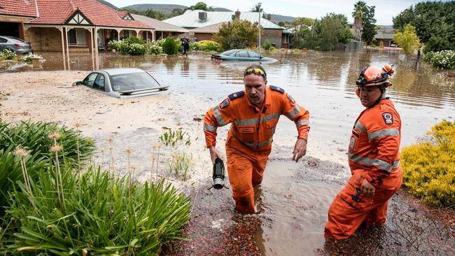 SES connect a water-pumping line at Willow Dr, Paradise. Pic: Russell Millard