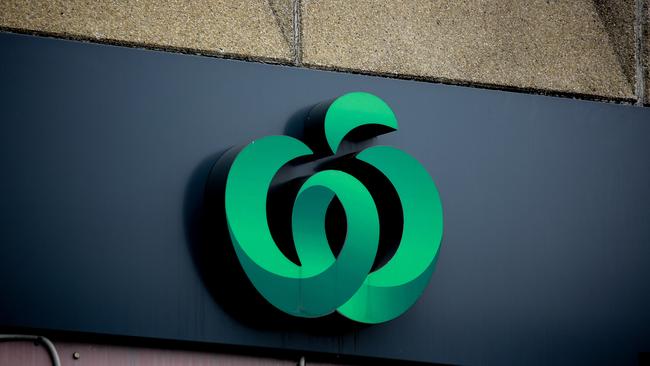 Woolworths workers will get a four-day work week under a new agreement. Picture: NCA NewsWire / Gaye Gerard