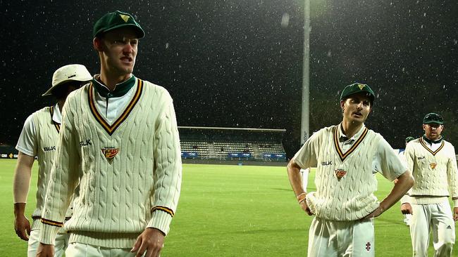 Deject Tasmanian players walk off as rain ruins there chance at victory.