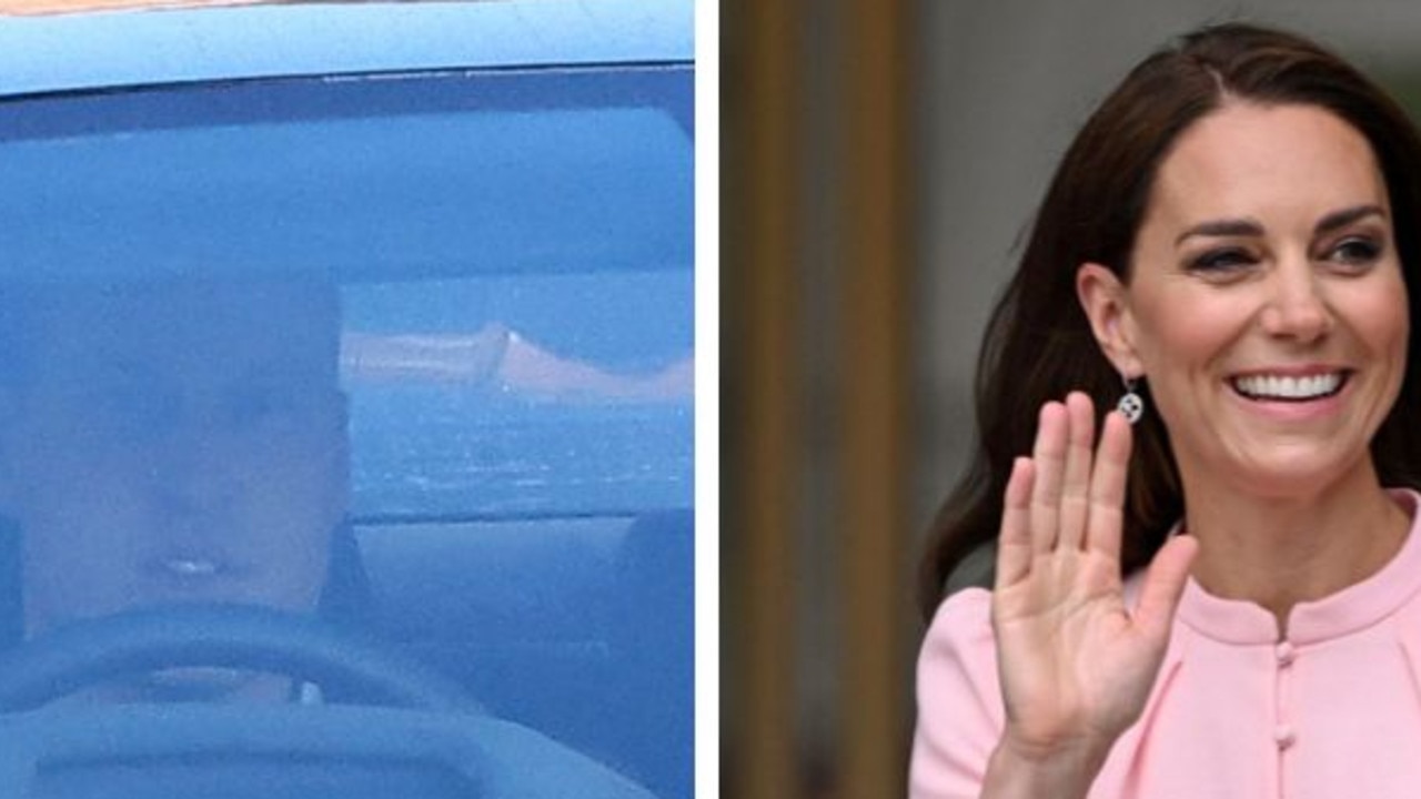 Prens William karın ameliyatının ardından Prenses Kate'i ziyaret etmek için hastaneye geldi