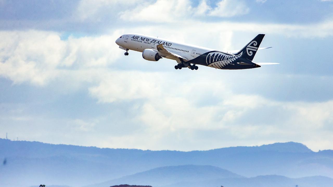 A flight from Auckland has suffered a mid-air emergency just minutes away from landing in Sydney. Picture: NCA NewsWire / Sarah Matray