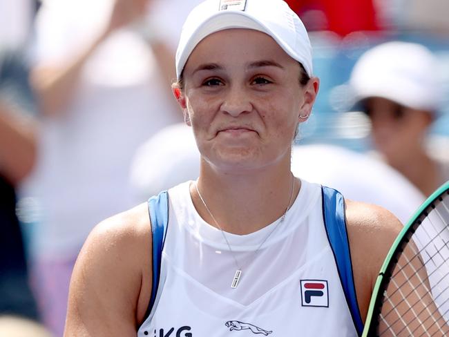 MASON, OHIO - AUGUST 22: Ashleigh Barty of Australia celebrates after defeating Jil Teichmann of Switzerland during the final of the Western & Southern Open at Lindner Family Tennis Center on August 22, 2021 in Mason, Ohio.   Matthew Stockman/Getty Images/AFP == FOR NEWSPAPERS, INTERNET, TELCOS & TELEVISION USE ONLY ==