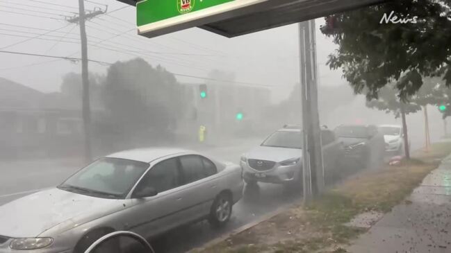 Wild weather lashes southeast Melbourne