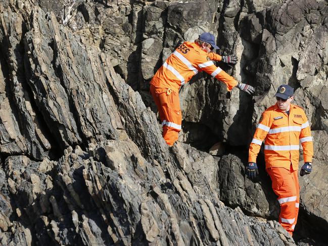 SES volunteers search for missing Belgian backpacker Theo Hayez around Cape Byron Lighthouse. Picture: AAP/Regi Varghese