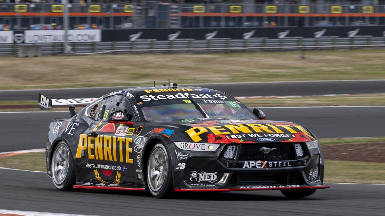 Watch: Third closest finish in Supercars history ignites Super 440