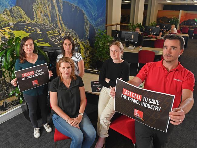 02/02/21 - Bunnik Tours staff members Zoe Francis, Kristi Rutten, Jennifer Calnin, Bailey Bunnik and Jeremy van Heerde are on JobKeeper and are campaigning to save the travel industry.Picture: Tom Huntley