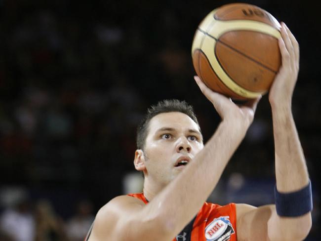 31/12/2007 SPORT: SPORT : Basketball - Matt Smith from the Taipans in the new years match against Skytrans Cairns Taipans and Brisbane Bullets.