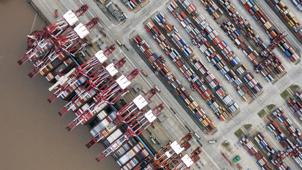 The Yangshan Deepwater Port in Shangha. Photo::Qilai Shen/Bloomberg News.