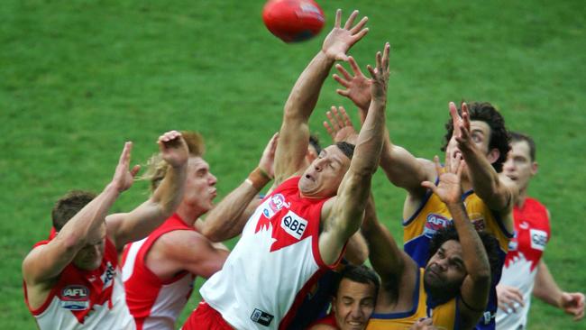 Leo Barry soars in front of the pack to take a mark with seconds left in the 2005 grand final.