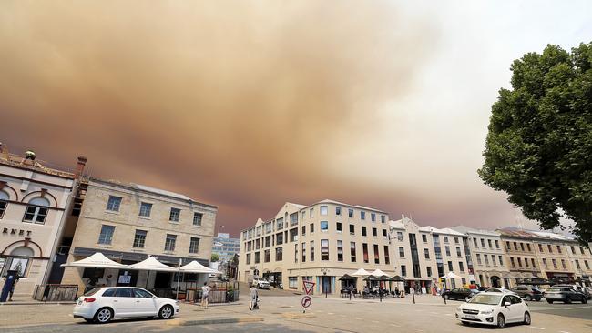 Smoke looms over Hobart form Tasmanian bushfires. Picture: Richard Jupe