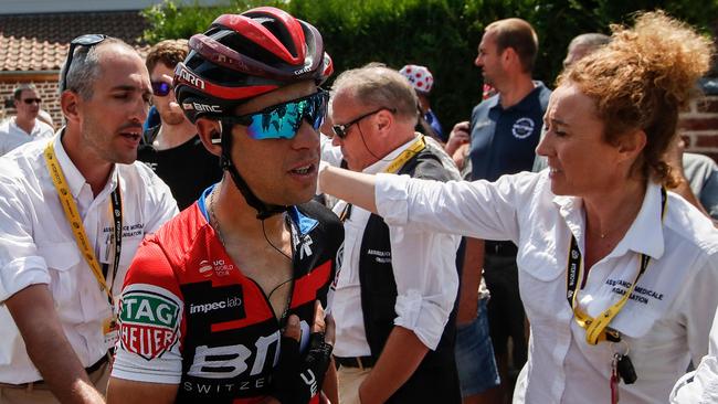 Tour de France medics assist Australia's Richie Porte (C) after he crashed during the ninth stage of the 105th edition of the Tour de France cycling race between Arras and Roubaix, northern France, on July 15, 2018.  Australian cyclist Richie Porte pulled out of the Tour de France on July 15 after falling heavily on a shoulder early in stage nine from Arras to Roubaix. / AFP PHOTO / STR / ALTERNATIVE CROP