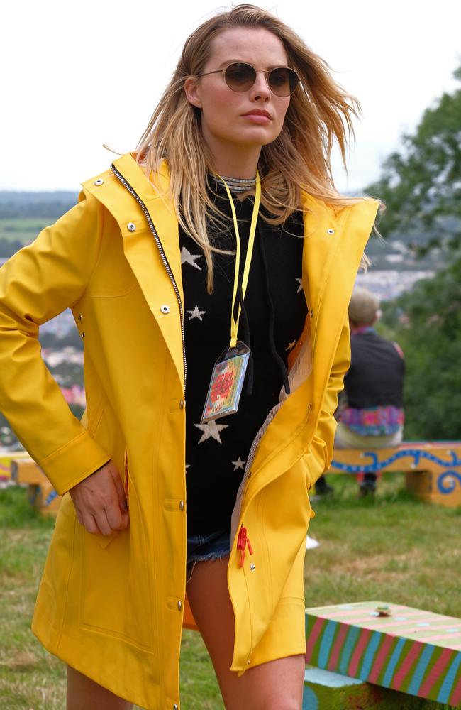 Margot Robbie went unnoticed at a British music festival as she ...