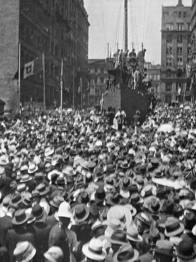 Australia celebrates end of WWI | Daily Telegraph