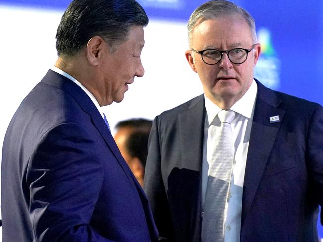 China's President Xi Jinping talks with Australia's Prime Minister Anthony Albanese ahead of the Leaders Retreat, during the Asia-Pacific Economic Cooperation (APEC) Summit in San Francisco, California, U.S. November 17, 2023. REUTERS/Loren Elliott