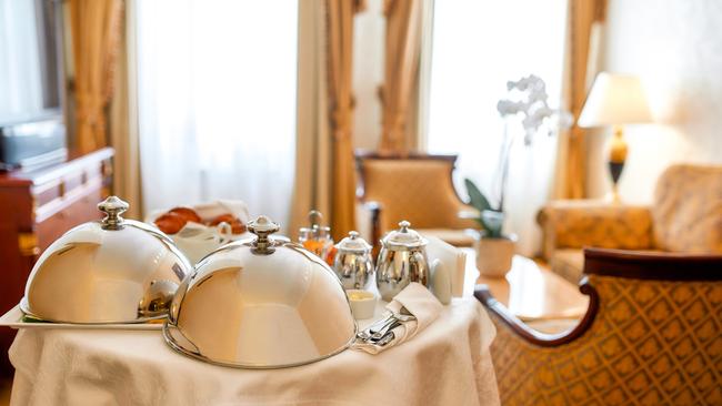 Over a quarter of US hotels report guests spend on average more than $US100 on room service.