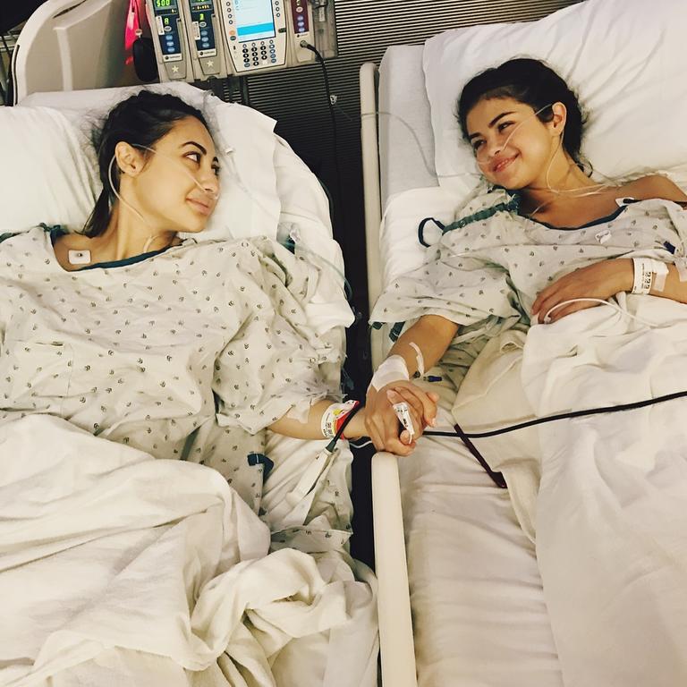 Raisa (left) donated a kidney to Gomez (right) in 2017.