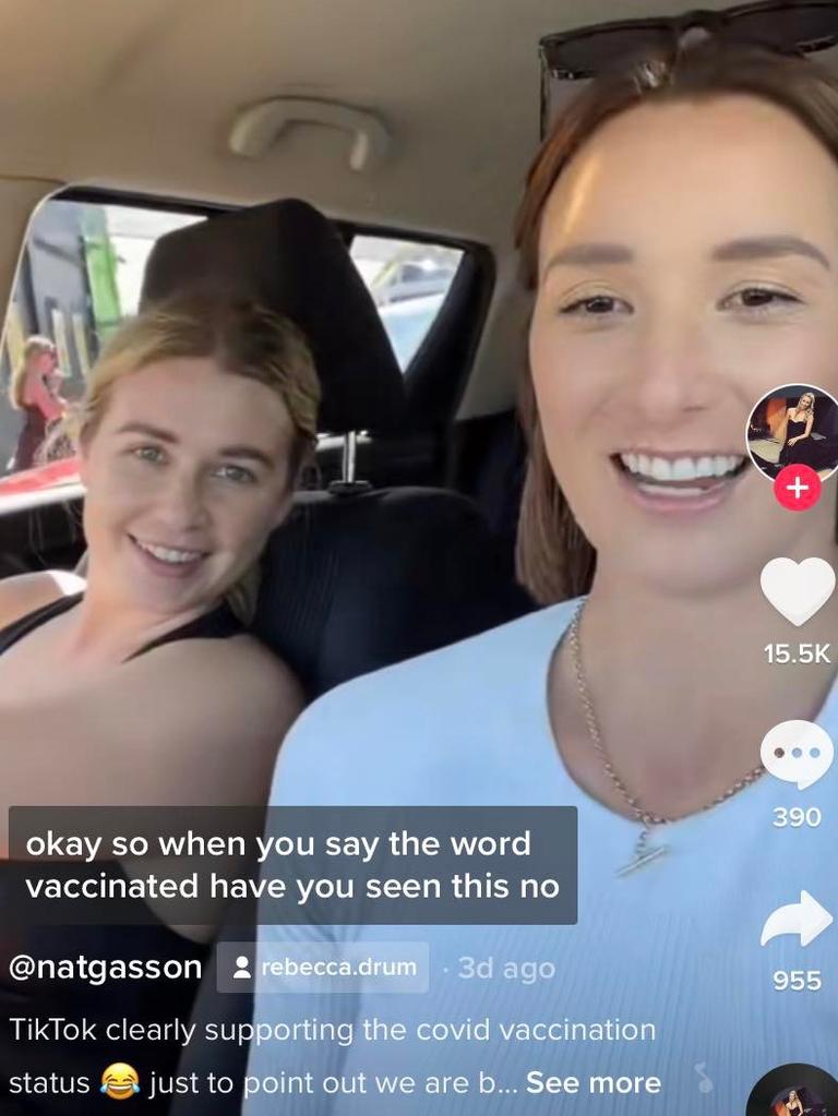 Captions automatically showed “vaccinated”. Picture: TikTok/natgasson