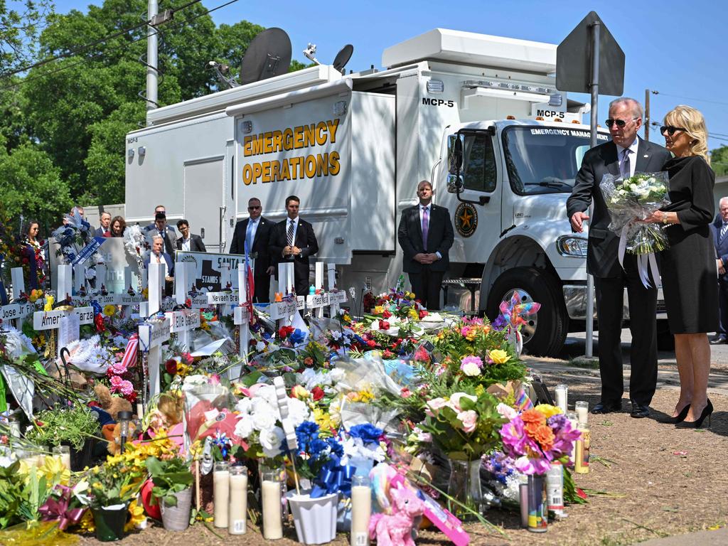 US President Joe Biden and First Lady Jill Biden pay their respects at a makeshift memorial outside of Robb Elementary School in Uvalde, Texas on May 29, 2022. Picture: Mandel Ngan / AFP.