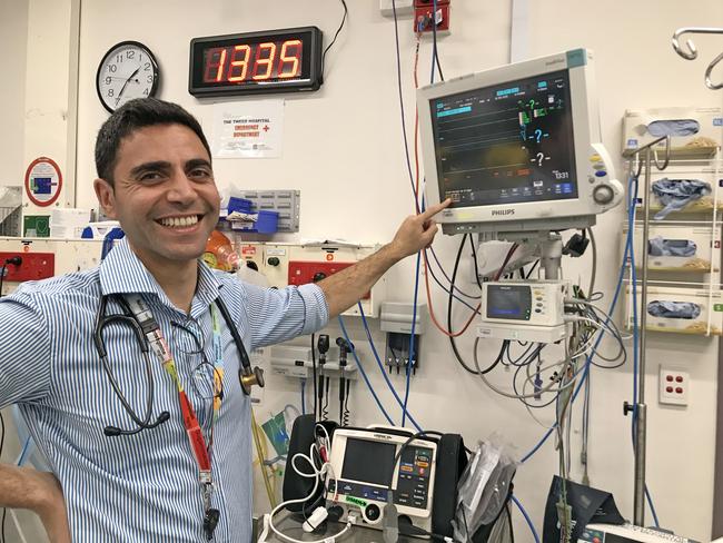 Dr Hussain Kadim was awarded the Buchanan Prize for attaining the highest score in the final exams for the Australasian College of Emergency Medicineâ€™s training program.