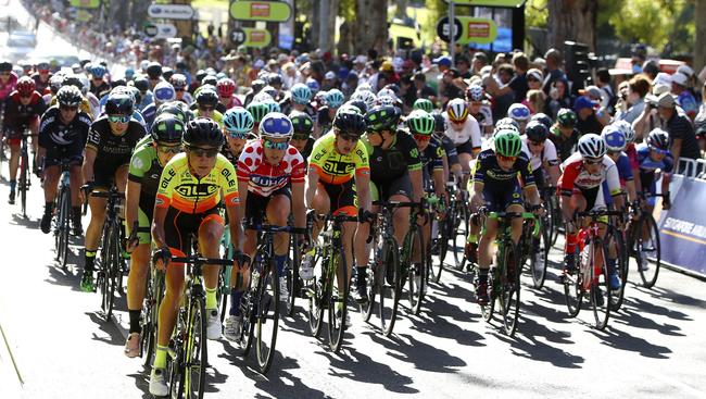 The peloton races away at the start of last year’s Santos Women’s Tour Down Under. Picture: Sarah Reed