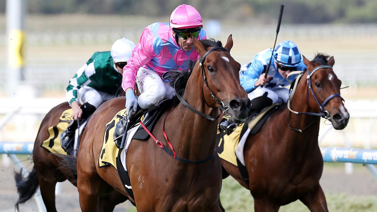 Looks Like Elvis races away to win the VOBIS Gold Bullion. Picture: Racing Photos via Getty Images