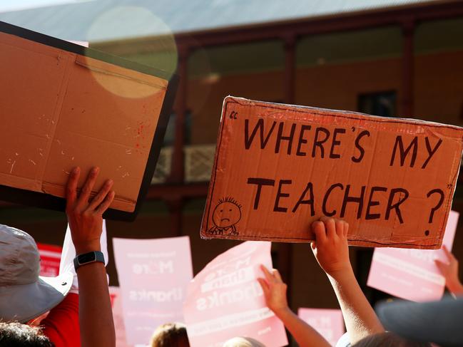 SYDNEY, AUSTRALIA - NewsWire Photos MAY 4, 2022:  NSW teachers march and gather outside State Parliament on Wednesday, taking industrial action in the face of staff shortages, uncompetitive wages and unsustainable workloads. Picture: NCA NewsWire / Nikki Short