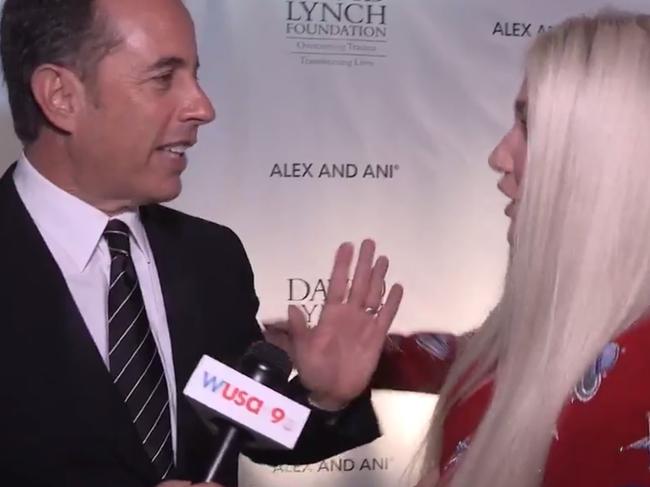 Jerry Seinfeld brutally rejects Kesha on the red carpet.