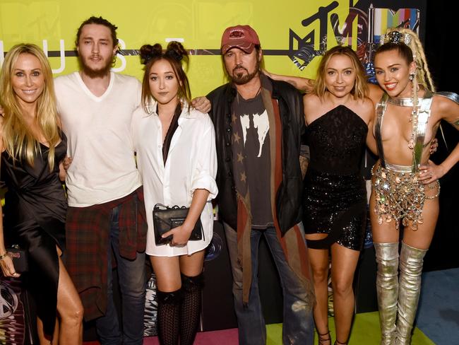 Miley And Billy Ray Porn - Noah Cyrus: Miley Cyrus younger sister is making her pop music debut |  Herald Sun