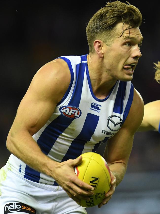 Shaun Higgins in action for North Melbourne.