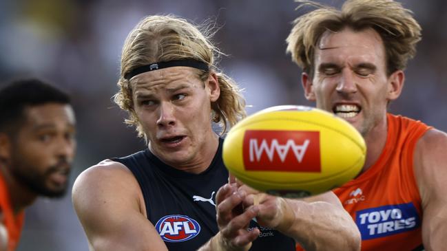 CANBERRA, AUSTRALIA - FEBRUARY 28: Tom De Koning of the Blues handballs during the 2025 AAMI AFL Community Series match between Greater Western Sydney Giants and Carlton Blues at Manuka Oval on February 28, 2025 in Canberra, Australia. (Photo by Darrian Traynor/Getty Images)