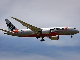 Jetstar Boeing 787 Dreamliner arrives into Melbourne from Cairns.