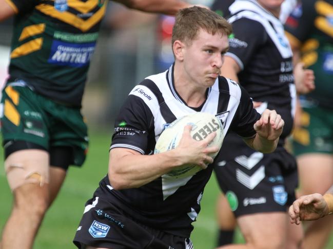 Hunter Ackerly in the halves for Picton. Picture: Warren Gannon Photography